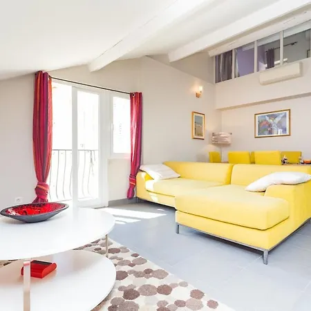 Apartmán Historical Center 70 Sqm Seaview Palais